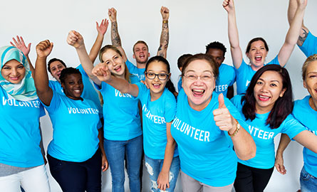 People in Volunteer tshirts