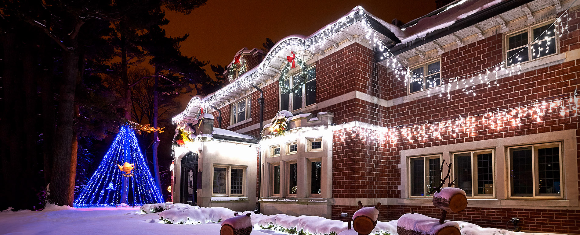 Christmas lights on the Glenhyrst Art Gallery of Brant 