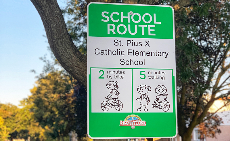Active School Travel sign on Metcalfe Crescent