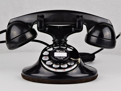 The 202-Type telephone was the first to have a combination handset