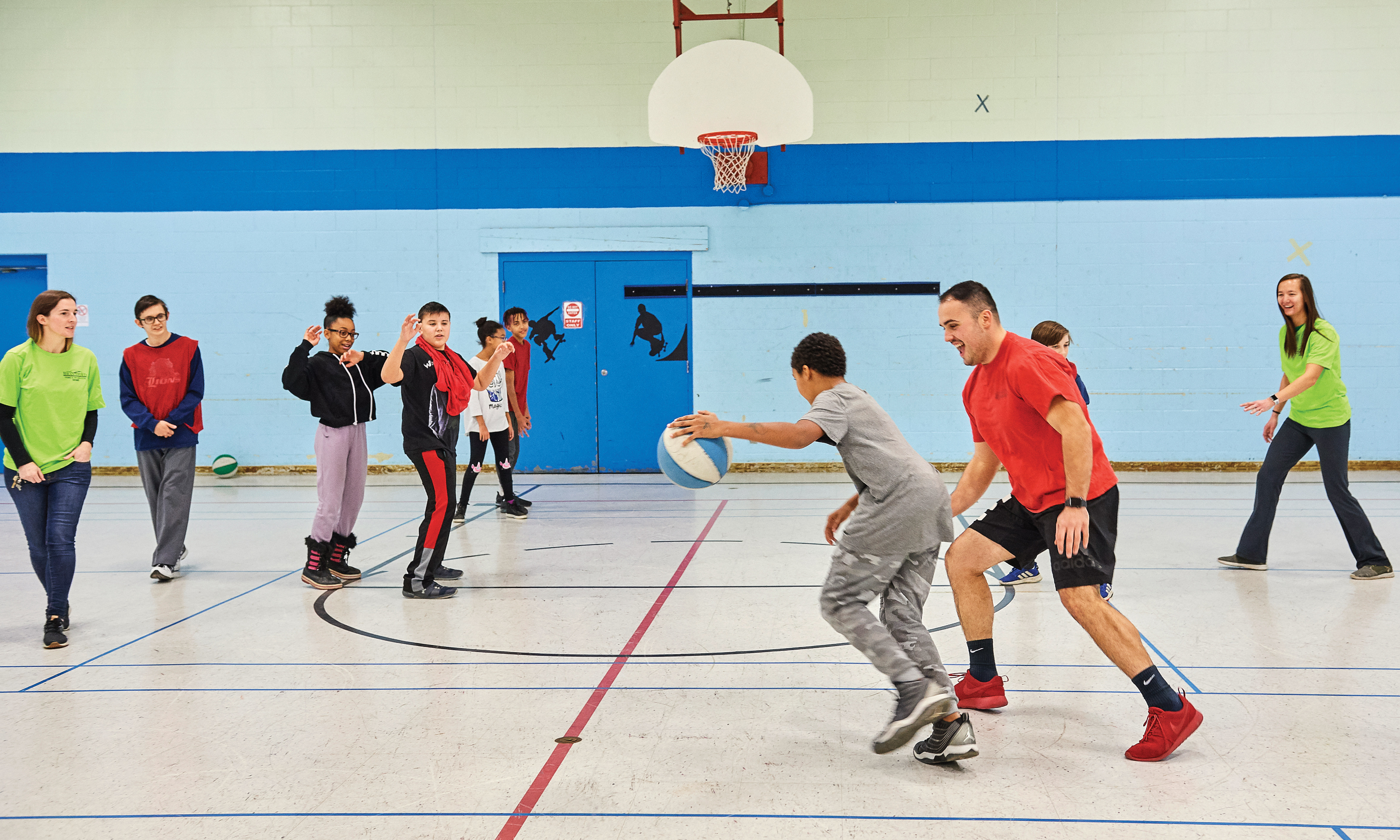 Kids playing in a gymnasium