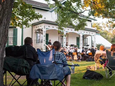 Theatre event in front of the Homestead
