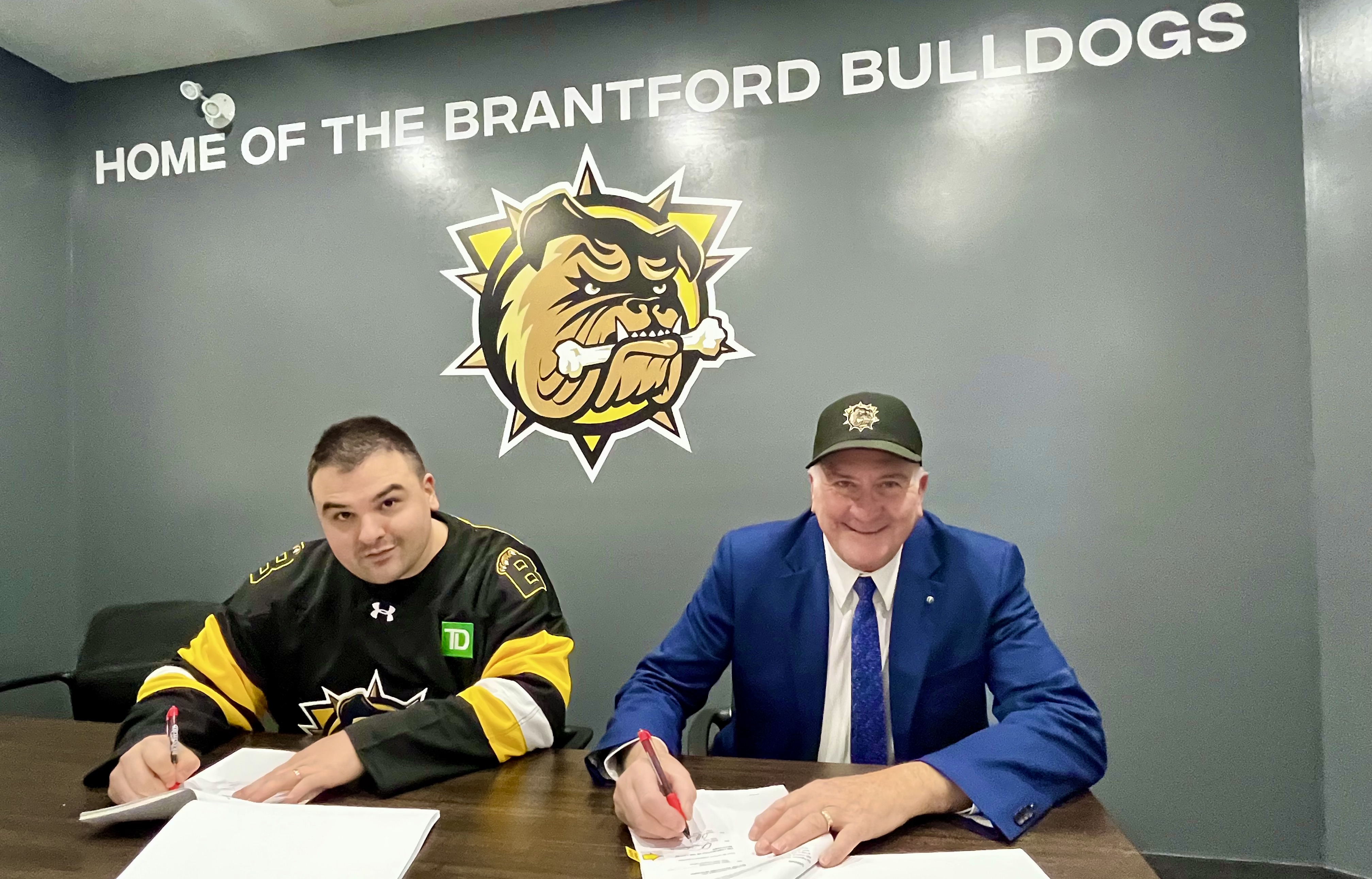 Bulldogs lease signing