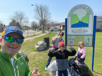 Let's clean our city family participants
